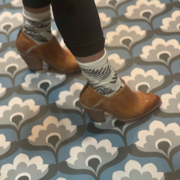 Freebird by Steven Steel Distressed Booties in Tan Size 8 - Picture 10 of 15